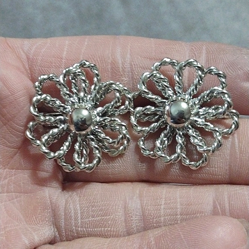 CORO VINTAGE DOUBLE LAYERED FLORAL SILVER-TONE DROP CLIP-ON 1" EARRINGS - Picture 2 of 10